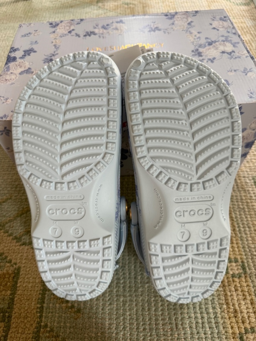 Loveshackfancy Classic Crocs - Picture 9 of 10